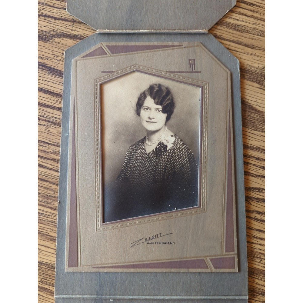 Antique Cabinet Card Woman Lady Photo Victorian Portrait Amsterdam NY Zillgitt